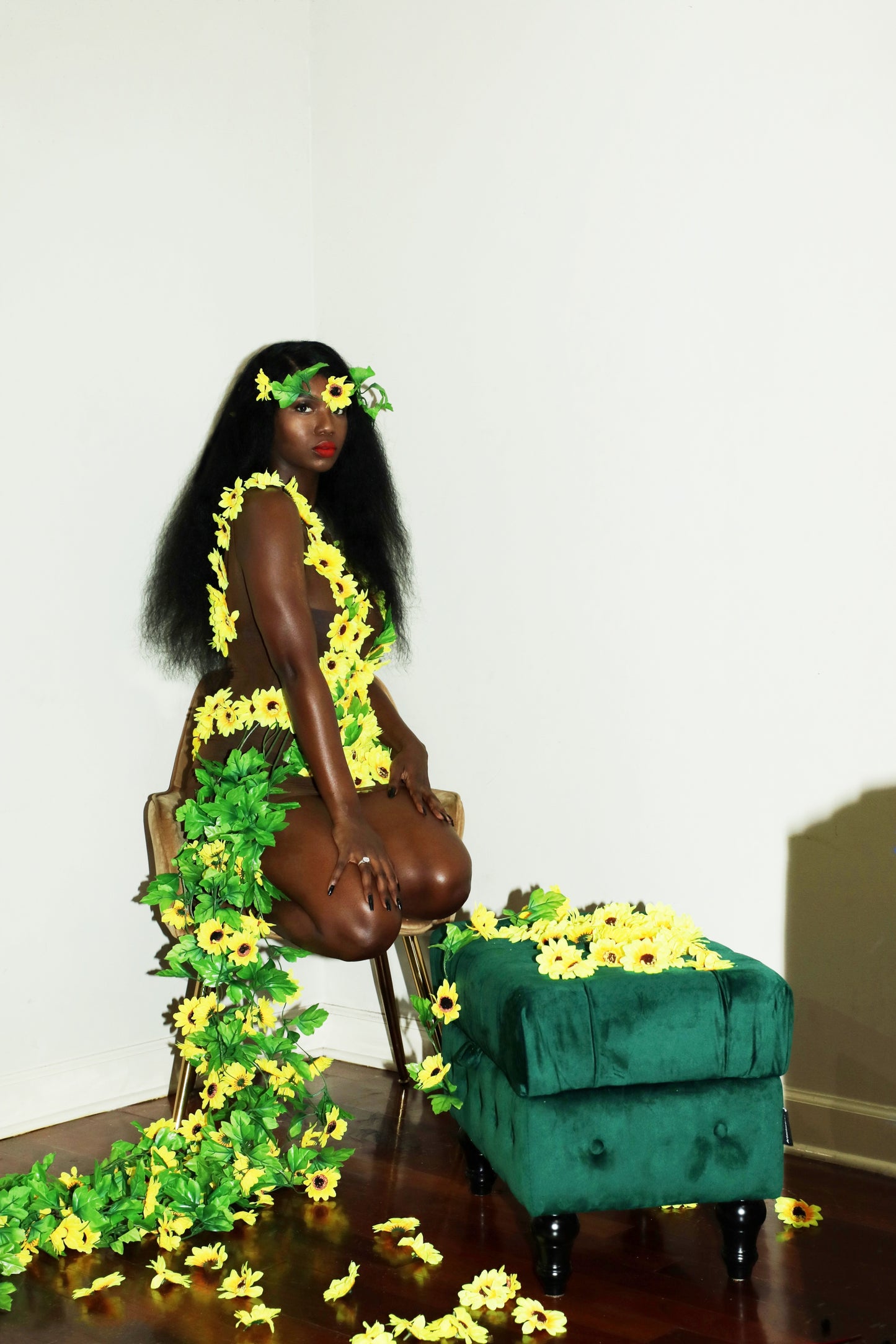FLOWER DRESS WITH VINE SIDE TRAIN