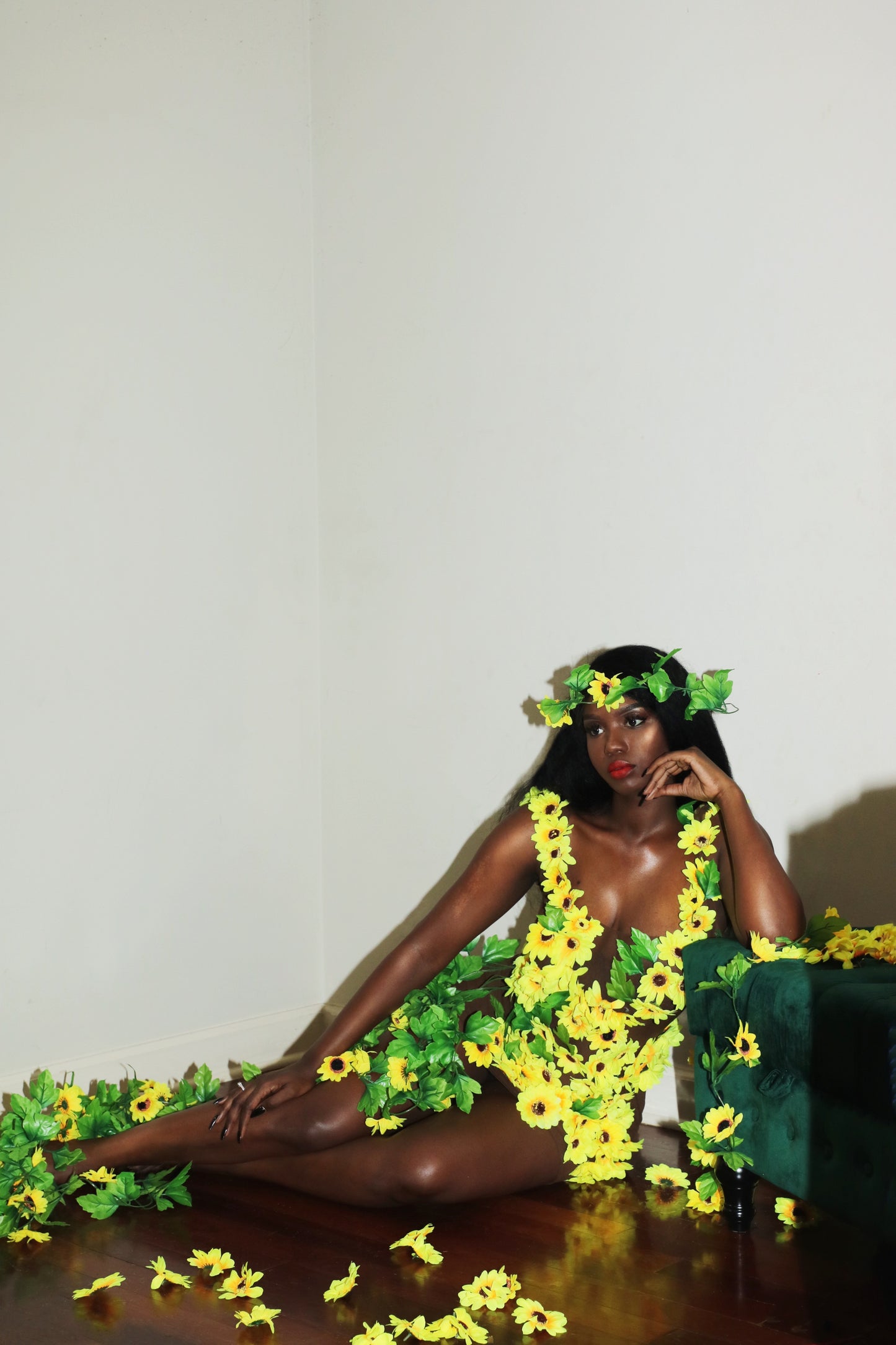 FLOWER DRESS WITH VINE SIDE TRAIN