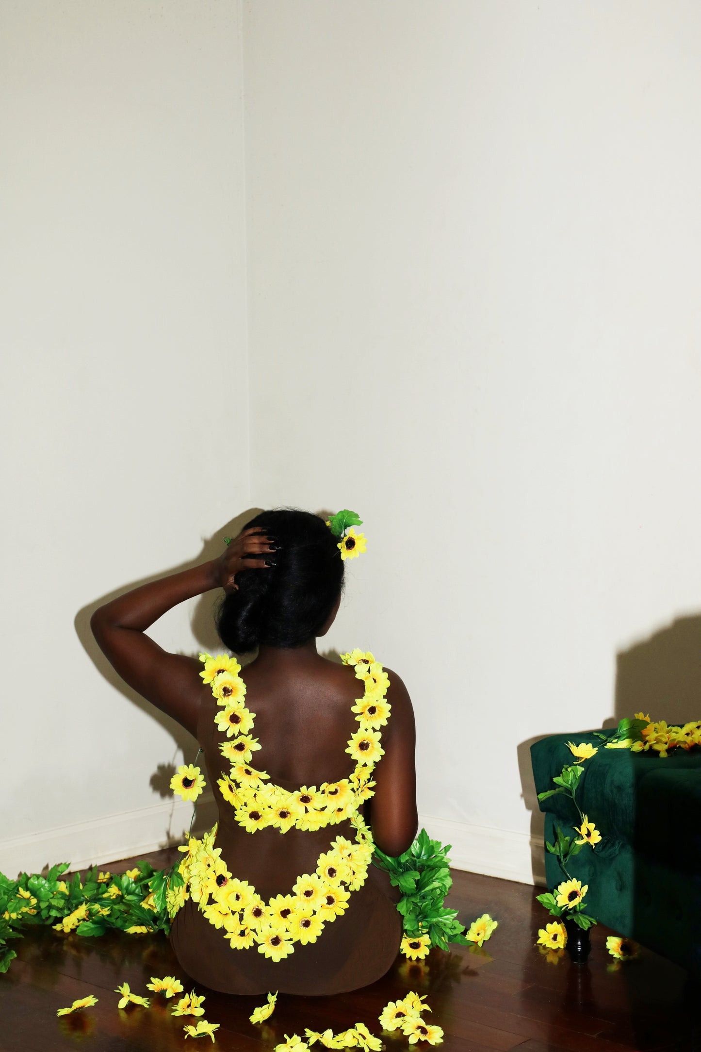 FLOWER DRESS WITH VINE SIDE TRAIN