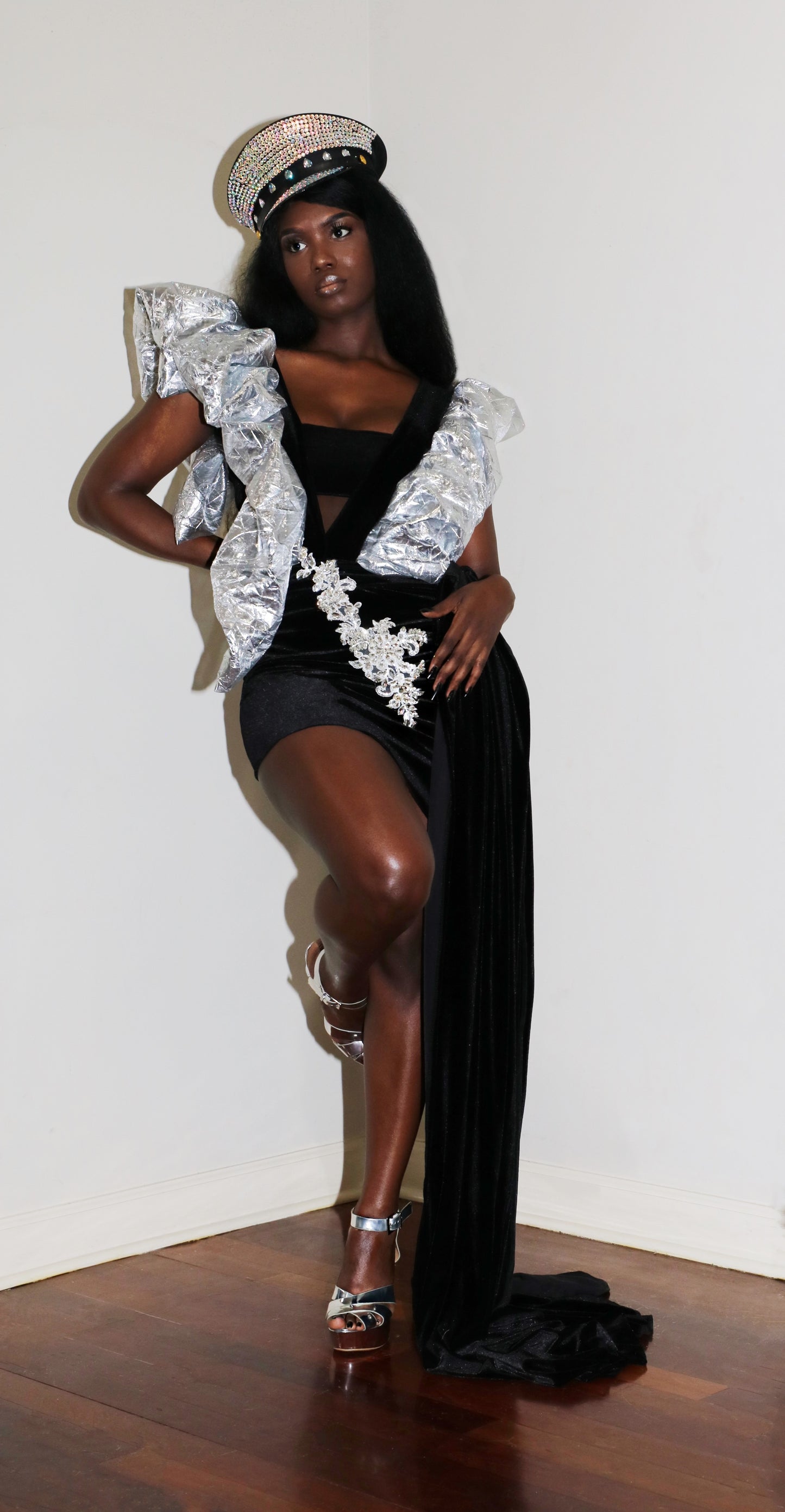 FLOWER DRESS WITH VINE SIDE TRAIN